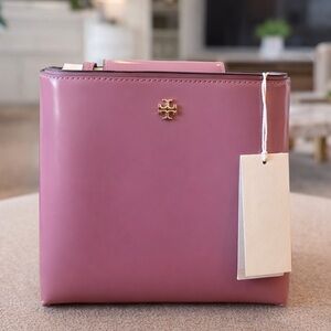 TORY BURCH EMERSON PATENT SMALL BUCKET BAG